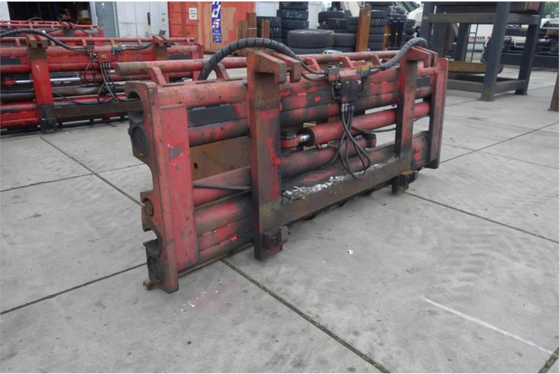 BOLZONI AURAMO P-1000LSE Bale Clamp - Навесное оборудование для Погрузочно-разгрузочной техники: фото 3 BOLZONI AURAMO P-1000LSE Bale Clamp - Навесное оборудование для Погрузочно-разгрузочной техники: фото 3