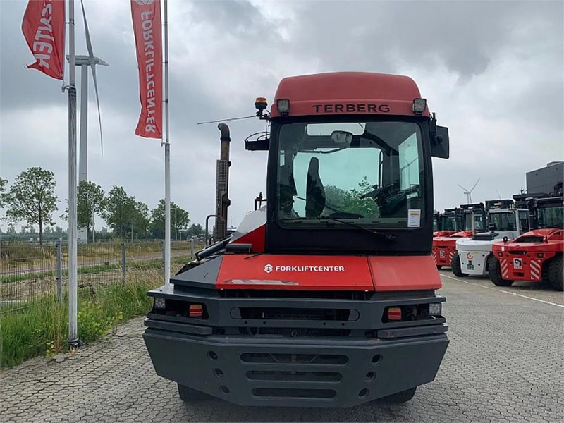 Terberg RT222 4x4 - Терминальный тягач: фото 4 Terberg RT222 4x4 - Терминальный тягач: фото 4