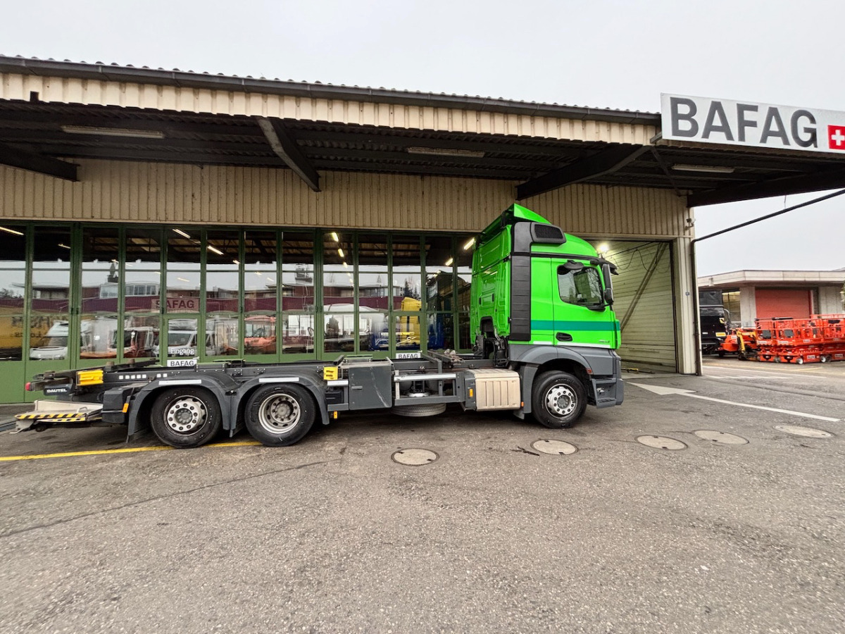 MERCEDES 2543 6x2 - Грузовик-контейнеровоз/ Сменный кузов: фото 2 MERCEDES 2543 6x2 - Грузовик-контейнеровоз/ Сменный кузов: фото 2