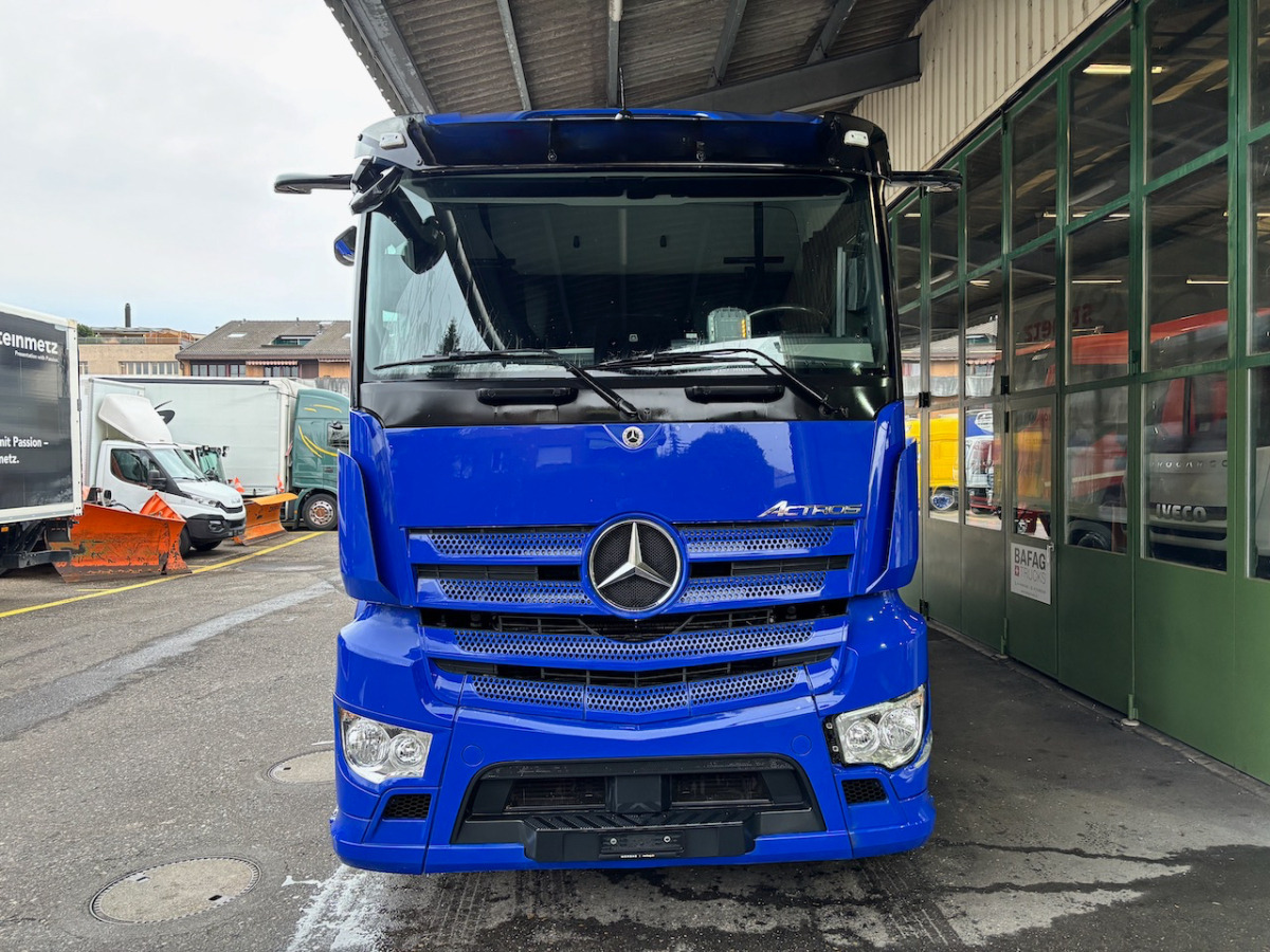 MERCEDES Actros 1843 - Грузовик с закрытым кузовом: фото 3 MERCEDES Actros 1843 - Грузовик с закрытым кузовом: фото 3
