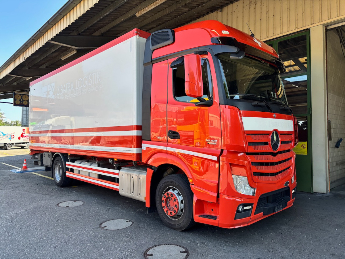 MERCEDES Actros 1848 - Грузовик с закрытым кузовом: фото 1 MERCEDES Actros 1848 - Грузовик с закрытым кузовом: фото 1
