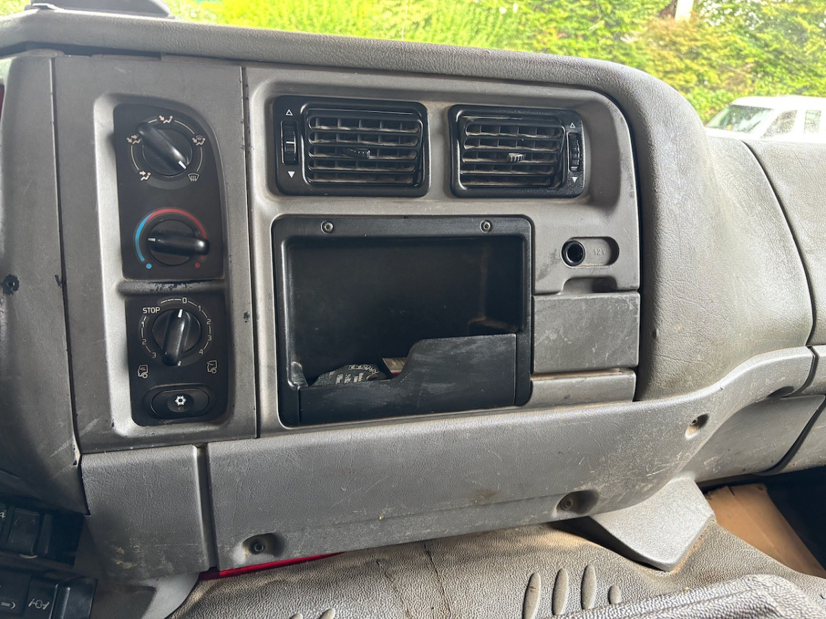 Самосвал RENAULT Kerax 420DCI 4x4: фото 9 Самосвал RENAULT Kerax 420DCI 4x4: фото 9