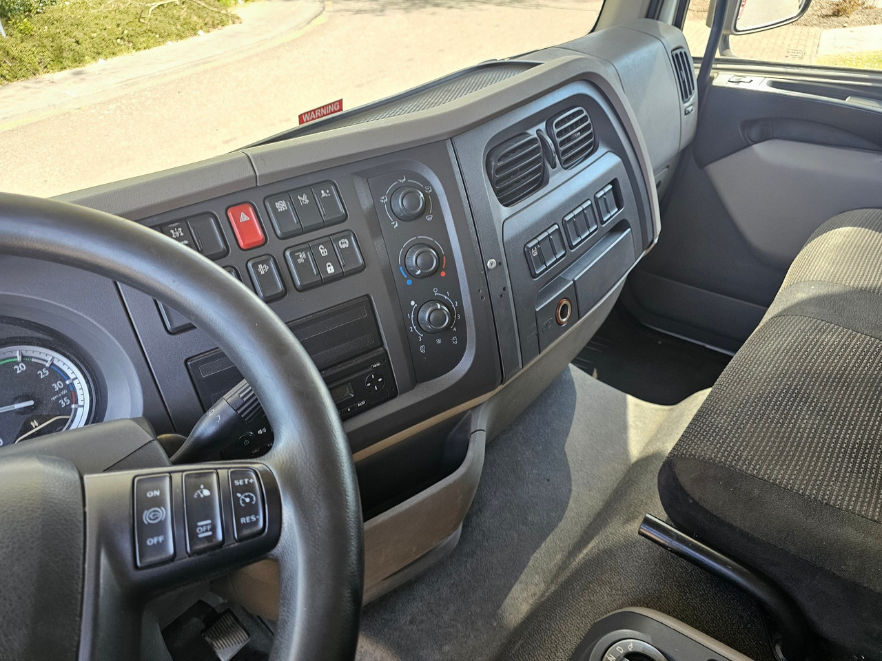 Портальный бункеровоз DAF LF 220 Euro 6: фото 6