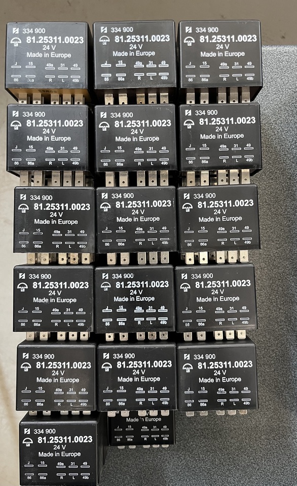 FLASHING-WIPING PULSE UNIT MAN F90,F2000 - Электрическая система для Грузовиков: фото 3 FLASHING-WIPING PULSE UNIT MAN F90,F2000 - Электрическая система для Грузовиков: фото 3