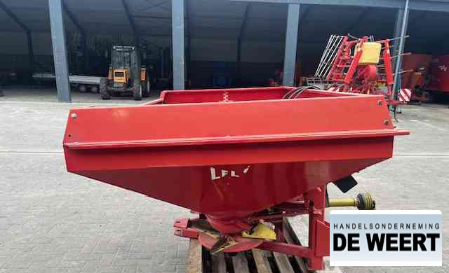 Lely centerliner stooier , front aandrijving - Разбрасыватель удобрений: фото 3 Lely centerliner stooier , front aandrijving - Разбрасыватель удобрений: фото 3