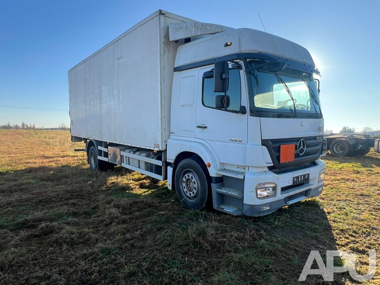 Mercedes-Benz Axor 1829 - Грузовик с закрытым кузовом: фото 3 Mercedes-Benz Axor 1829 - Грузовик с закрытым кузовом: фото 3