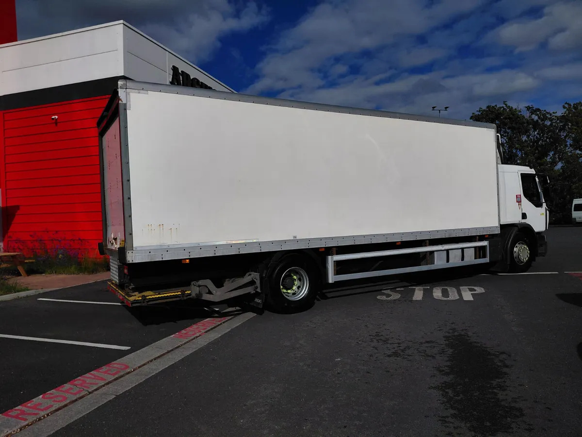 2019 Renault D18 Wide 4×2 18 Tonne - Грузовик с закрытым кузовом: фото 4 2019 Renault D18 Wide 4×2 18 Tonne - Грузовик с закрытым кузовом: фото 4