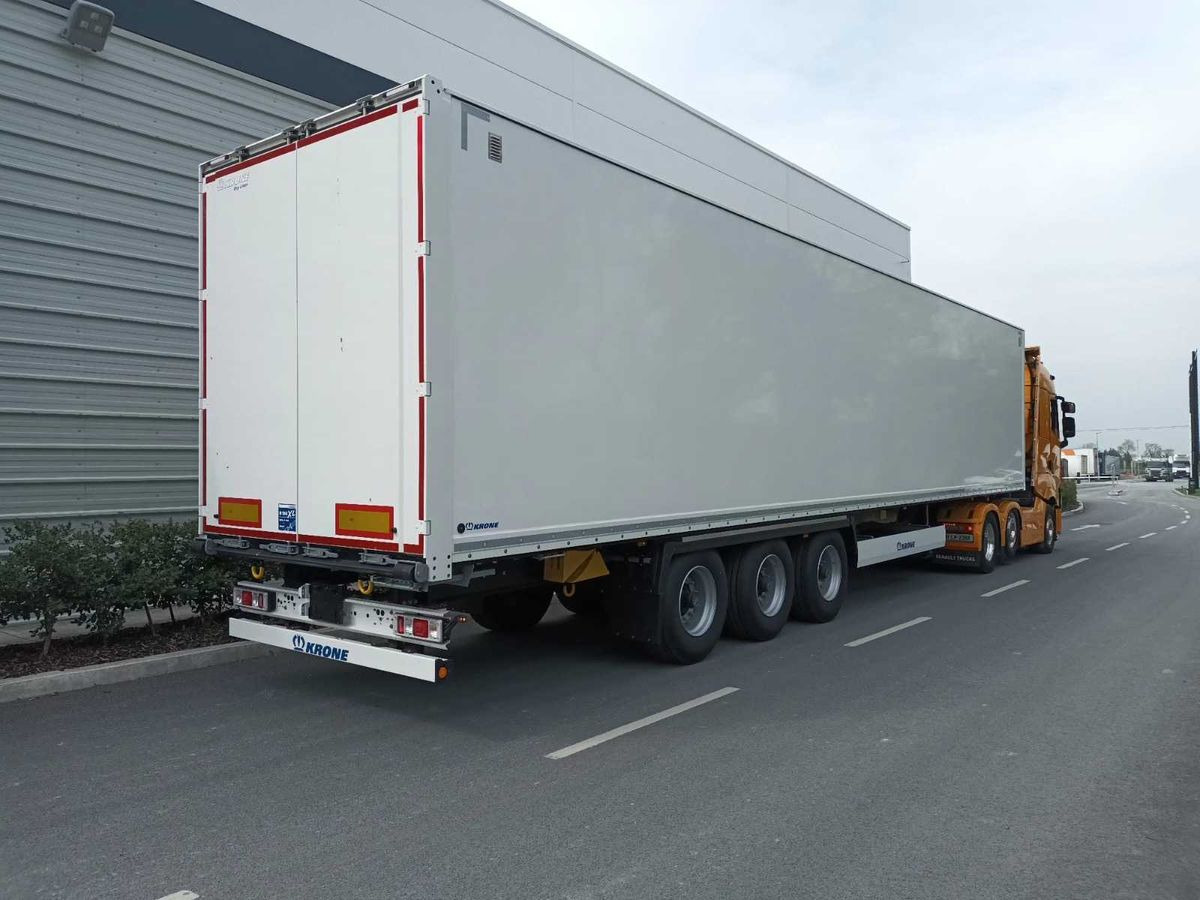 NEW Krone Dry liner with Rollerbed floor Airfreight for sale - Полуприцеп-фургон: фото 1 NEW Krone Dry liner with Rollerbed floor Airfreight for sale - Полуприцеп-фургон: фото 1