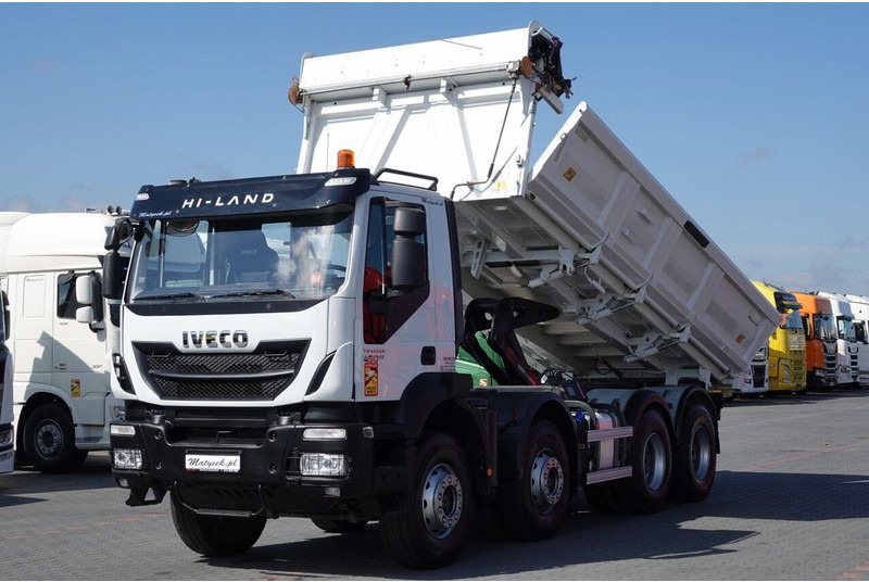 Iveco TRAKKER / 8x4 / WYWROTKA / HYDROBURTA / BORDMATIC / EURO 6 / ME - Самосвал: фото 1 Iveco TRAKKER / 8x4 / WYWROTKA / HYDROBURTA / BORDMATIC / EURO 6 / ME - Самосвал: фото 1