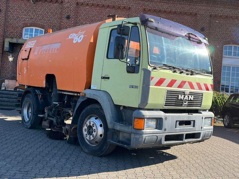 MAN 15.163 Utcaseprő - Подметально-уборочная машина: фото 2 MAN 15.163 Utcaseprő - Подметально-уборочная машина: фото 2
