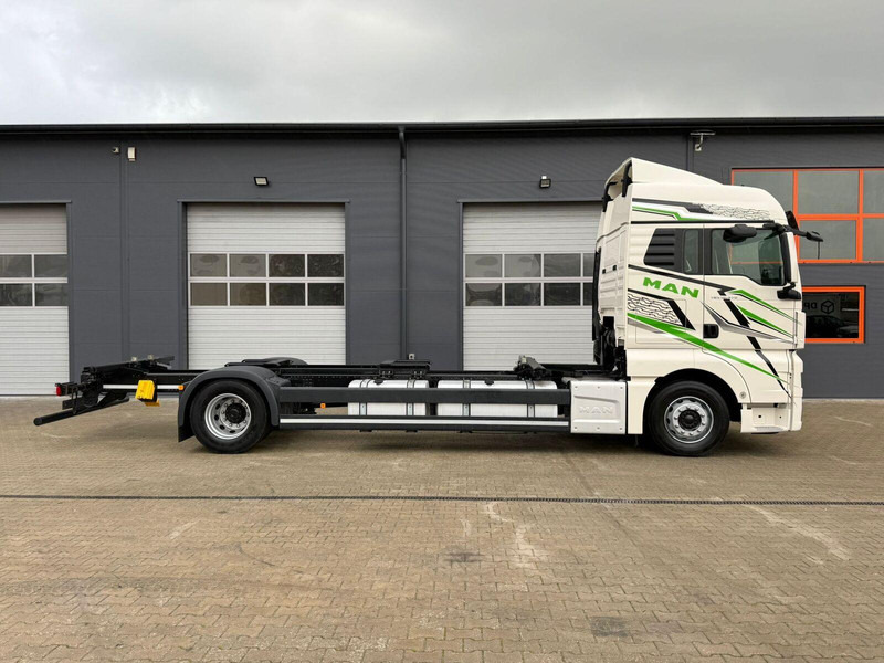 MAN TGX 18.470 // Przebieg 252 tyś. km !!! // Ciężarówka jak nowa // - Грузовик-шасси: фото 5 MAN TGX 18.470 // Przebieg 252 tyś. km !!! // Ciężarówka jak nowa // - Грузовик-шасси: фото 5