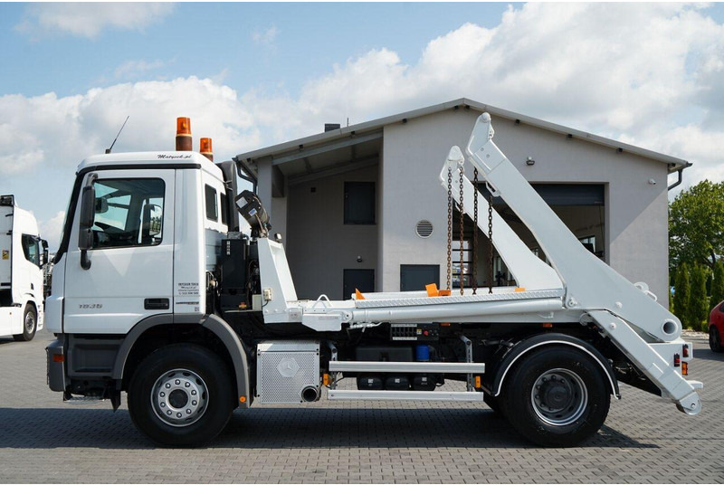Mercedes-Benz ACTROS 1836 / 4X2 / BRAMOWIEC / PALFINGER M12T / EURO 6 / SPROW - Портальный бункеровоз: фото 2 Mercedes-Benz ACTROS 1836 / 4X2 / BRAMOWIEC / PALFINGER M12T / EURO 6 / SPROW - Портальный бункеровоз: фото 2