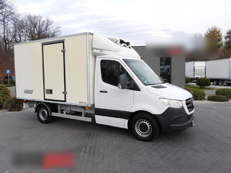 Mercedes-Benz SPRINTER 314 CHŁODNIA KONTENER -1*C TEMPOMAT NAWIGACJA KLIMATYZA - Фургон-рефрижератор: фото 1 Mercedes-Benz SPRINTER 314 CHŁODNIA KONTENER -1*C TEMPOMAT NAWIGACJA KLIMATYZA - Фургон-рефрижератор: фото 1