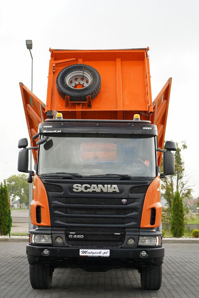 Scania G 440 / 6x6 / WYWROTKA TRZY-STRONNA / 2X HYDROBURTA / BOARDMATIC - Самосвал: фото 2 Scania G 440 / 6x6 / WYWROTKA TRZY-STRONNA / 2X HYDROBURTA / BOARDMATIC - Самосвал: фото 2
