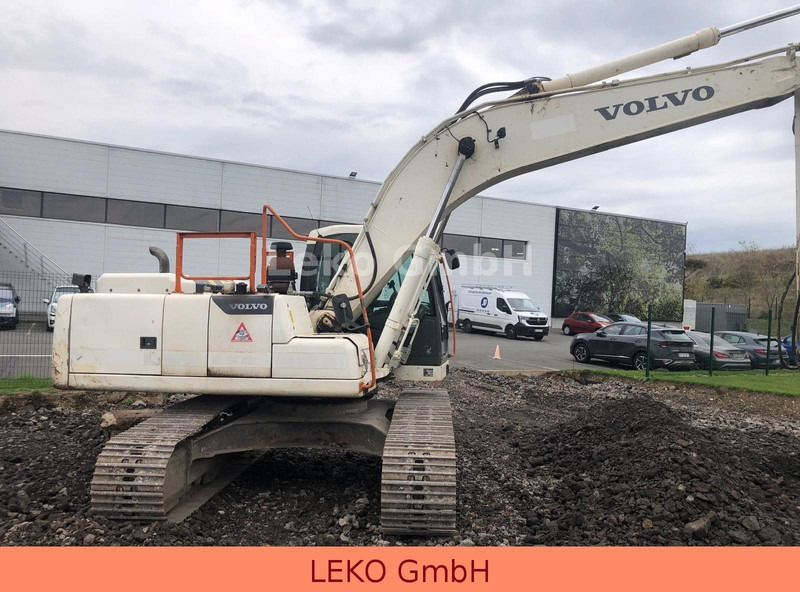 Volvo EC220DL - Гусеничный экскаватор: фото 1 Volvo EC220DL - Гусеничный экскаватор: фото 1