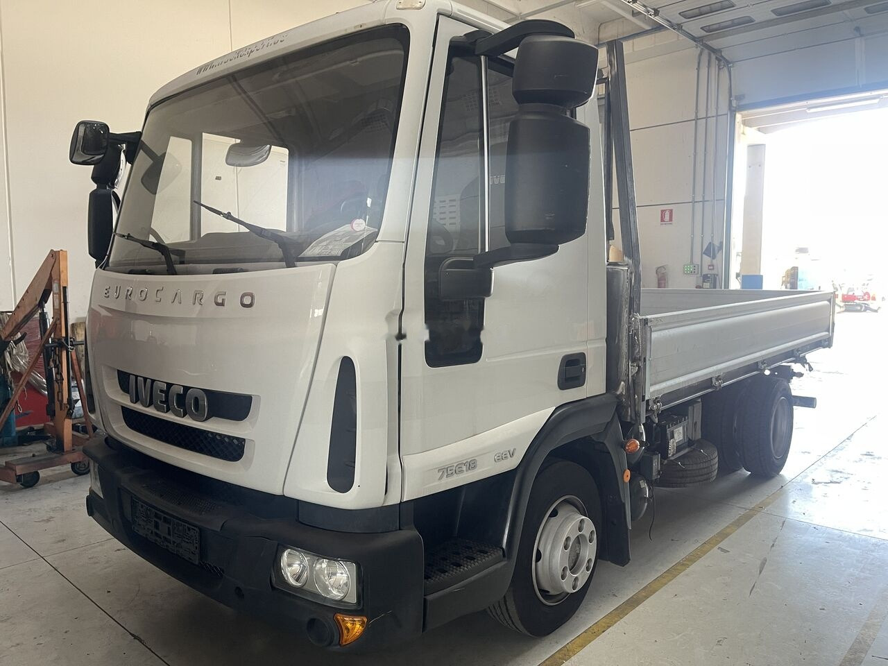 IVECO EuroCargo 75E18 - Самосвал: фото 2 IVECO EuroCargo 75E18 - Самосвал: фото 2
