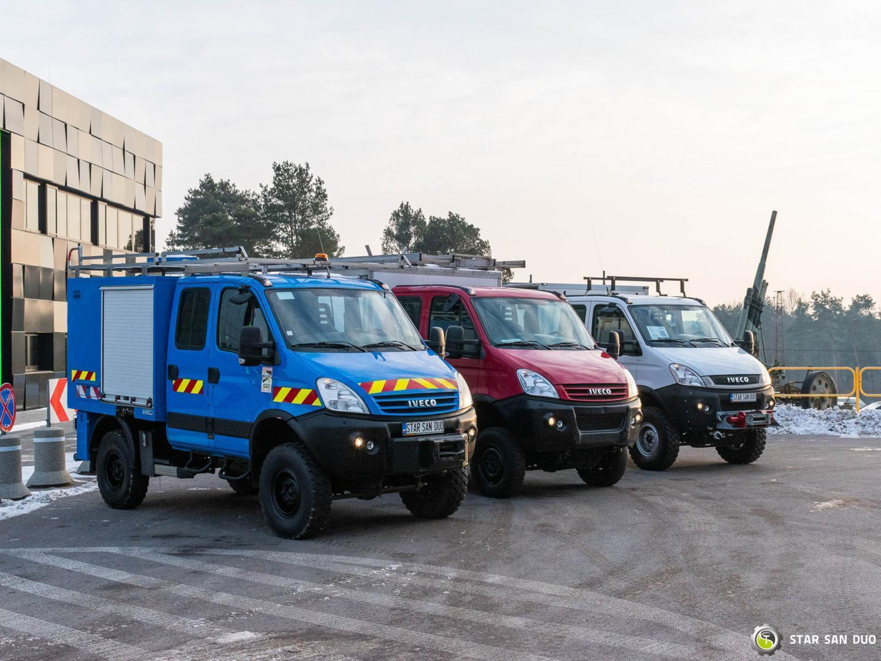 - Фургон с закрытым кузовом: фото 1 - Фургон с закрытым кузовом: фото 1