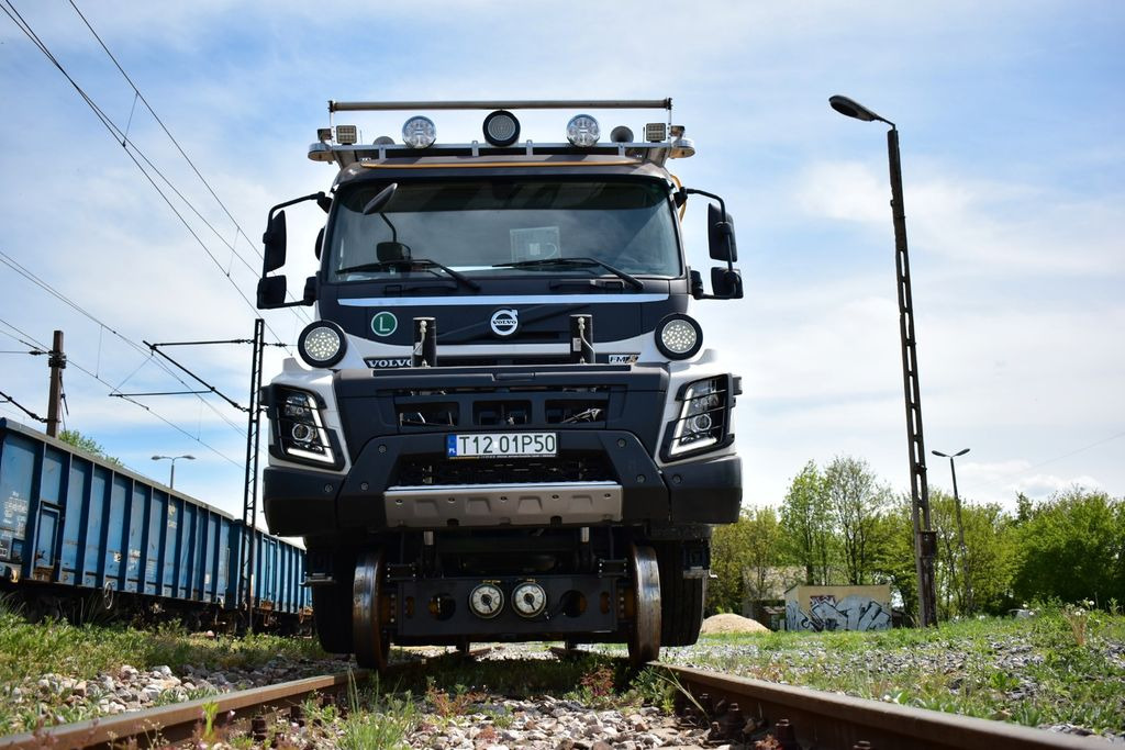 Грузовик-контейнеровоз/ Сменный кузов, Автоманипулятор Volvo NEW FMX 8x4 RAIL ROAD SCHIENEN TWO WAY: фото 10