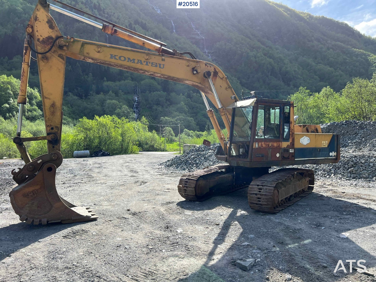Komatsu PC200-3 - Экскаватор: фото 1 Komatsu PC200-3 - Экскаватор: фото 1
