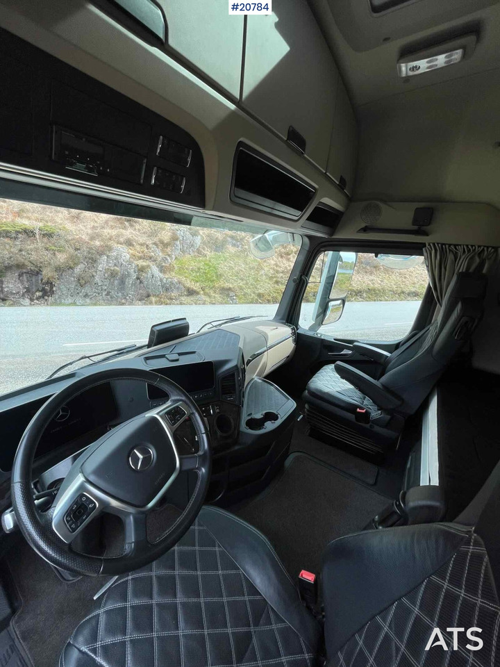 Грузовик с закрытым кузовом Mercedes Actros: фото 37