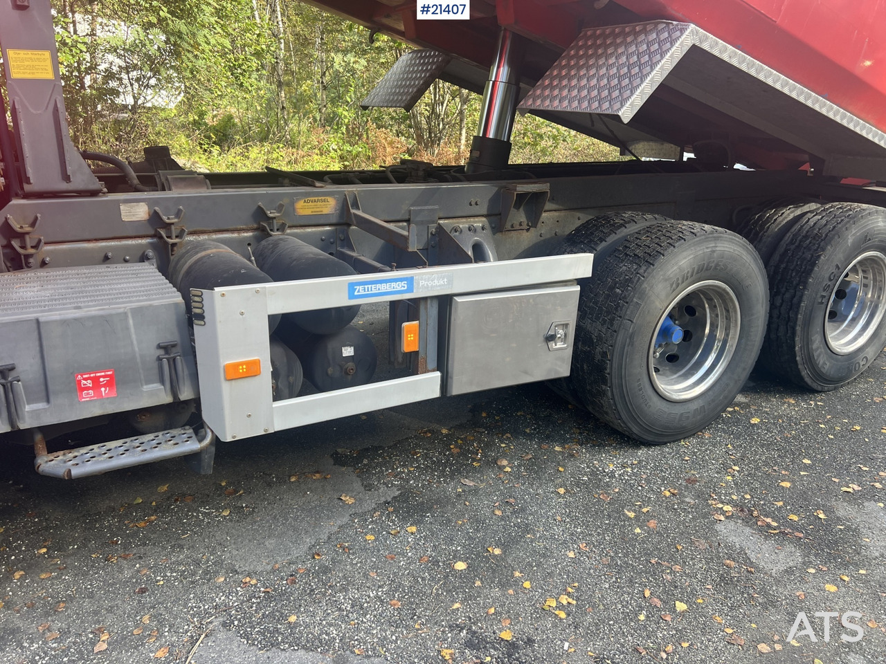 Самосвал Scania P124G: фото 13