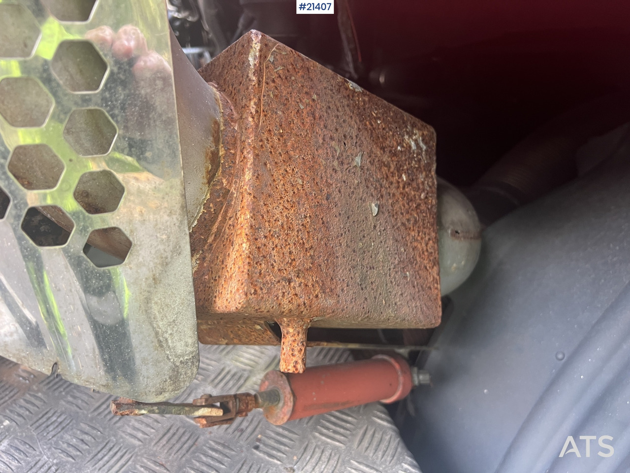 Самосвал Scania P124G: фото 24