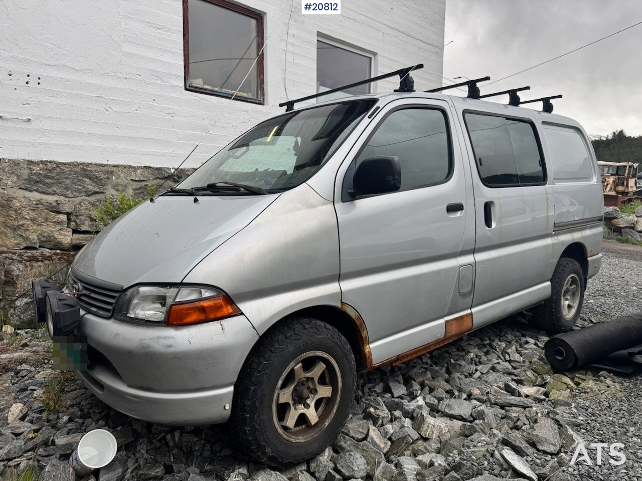 Toyota Hiace - Цельнометаллический фургон: фото 1 Toyota Hiace - Цельнометаллический фургон: фото 1