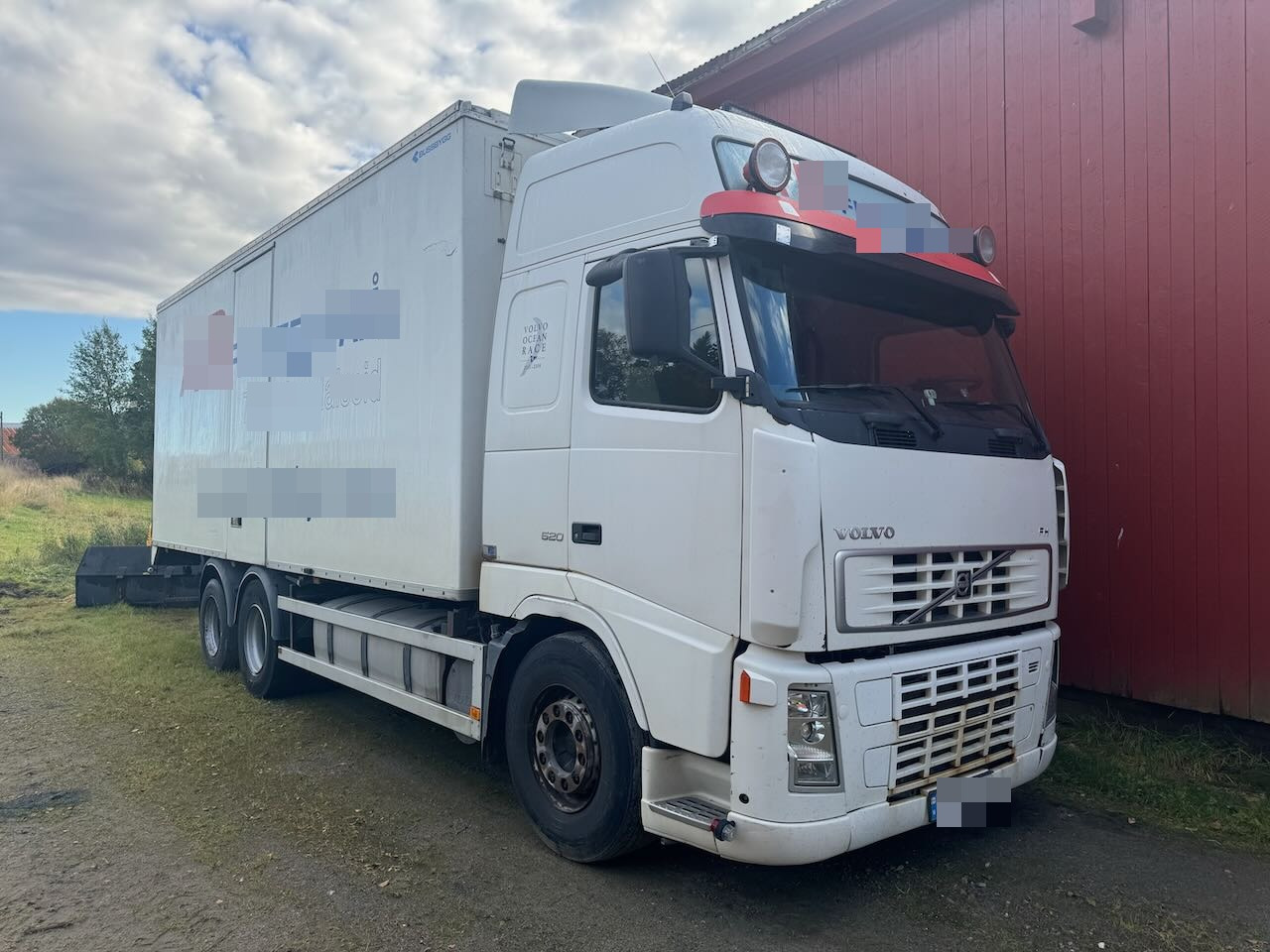 Volvo FH520 - Грузовик с закрытым кузовом: фото 1 Volvo FH520 - Грузовик с закрытым кузовом: фото 1