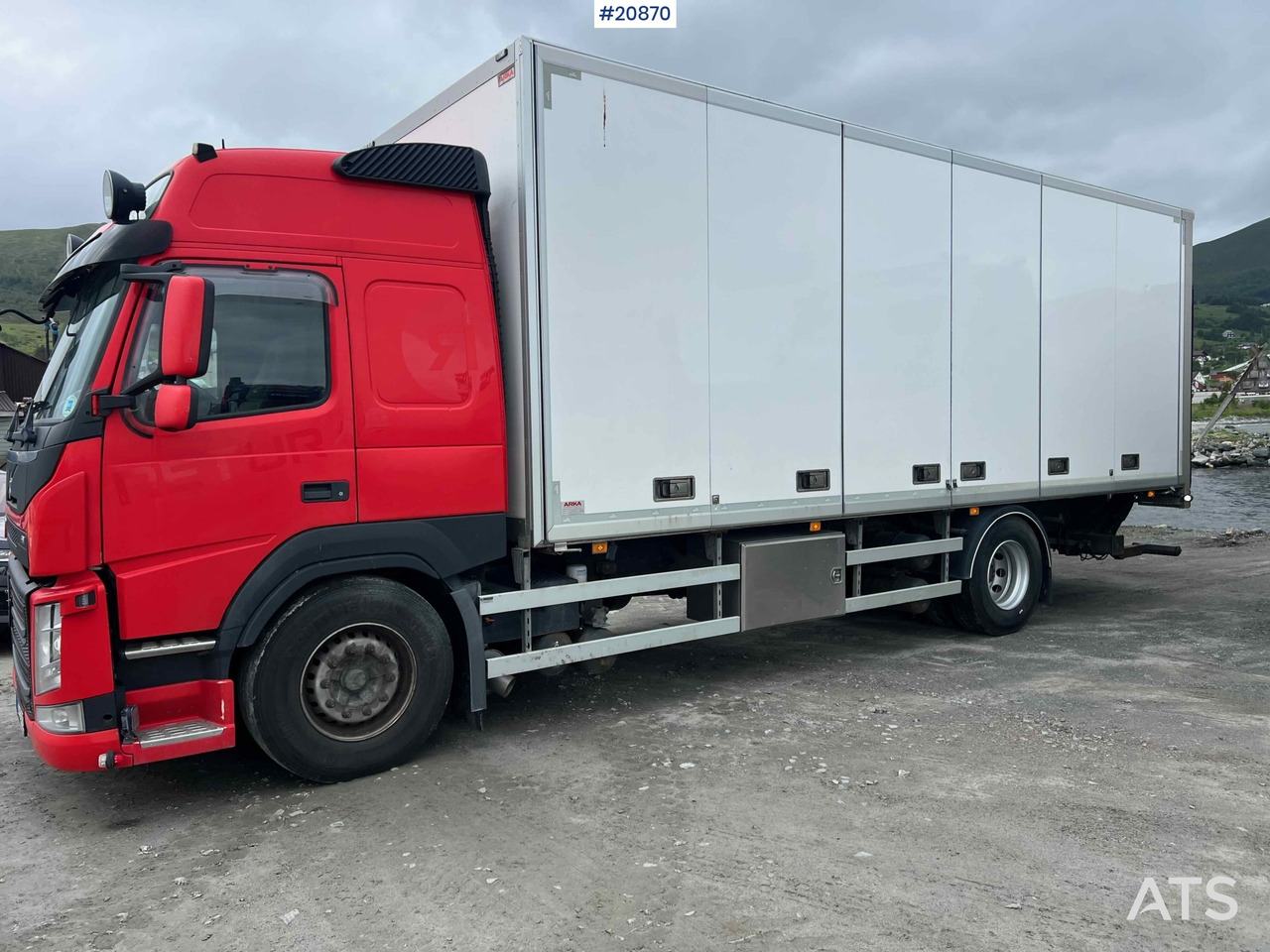 Грузовик с закрытым кузовом Volvo FM 330: фото 12