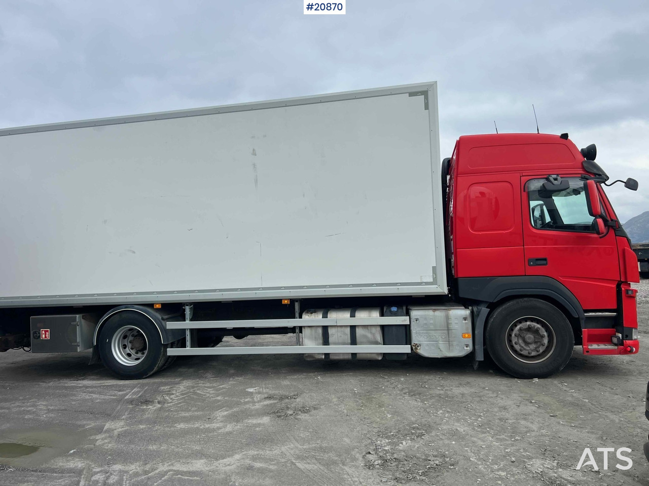 Грузовик с закрытым кузовом Volvo FM 330: фото 7