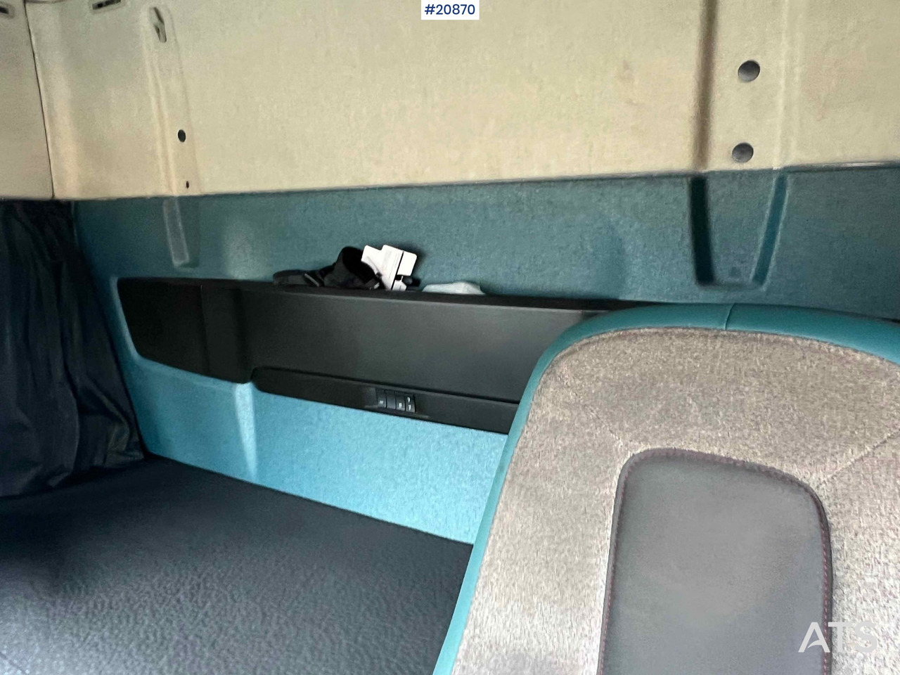 Грузовик с закрытым кузовом Volvo FM 330: фото 33