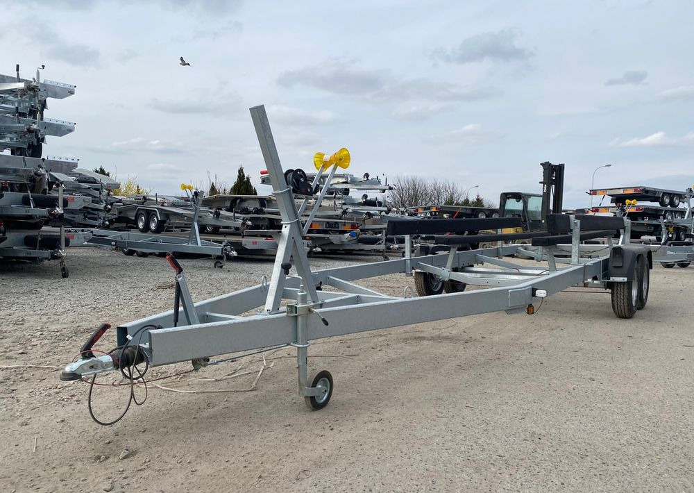 Boro PRZYCZEPA PODŁODZIOWA STYL AMERYKAŃSKI 7,80M - Лодочный прицеп: фото 2 Boro PRZYCZEPA PODŁODZIOWA STYL AMERYKAŃSKI 7,80M - Лодочный прицеп: фото 2