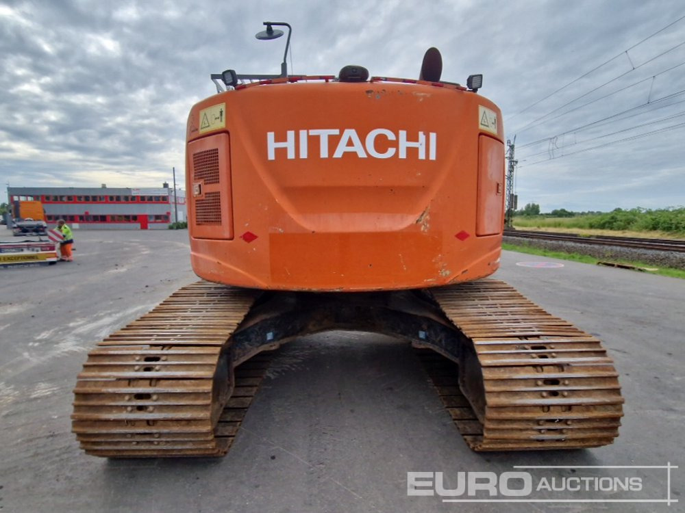 2015 Hitachi ZX225USLC-5B - Гусеничный экскаватор: фото 4 2015 Hitachi ZX225USLC-5B - Гусеничный экскаватор: фото 4
