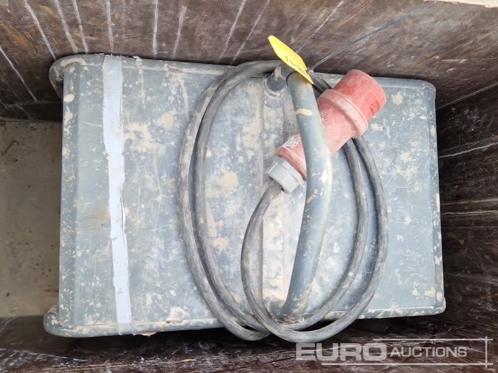 2017 Wacker Neuson Contents: 1 FUE-M/S 75A electronic frequency converter with 6 output sockets, 2 group switches and potentiometer (speed adjustment 0 - 200 Hz), 6 AR26/6/042 3.5kN external concrete - Строительное оборудование: фото 5 2017 Wacker Neuson Contents: 1 FUE-M/S 75A electronic frequency converter with 6 output sockets, 2 group switches and potentiometer (speed adjustment 0 - 200 Hz), 6 AR26/6/042 3.5kN external concrete - Строительное оборудование: фото 5