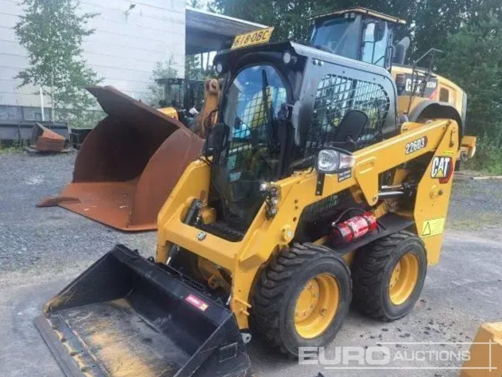 2023 CAT 226D3 - Мини-погрузчик с бортовым поворотом: фото 1 2023 CAT 226D3 - Мини-погрузчик с бортовым поворотом: фото 1