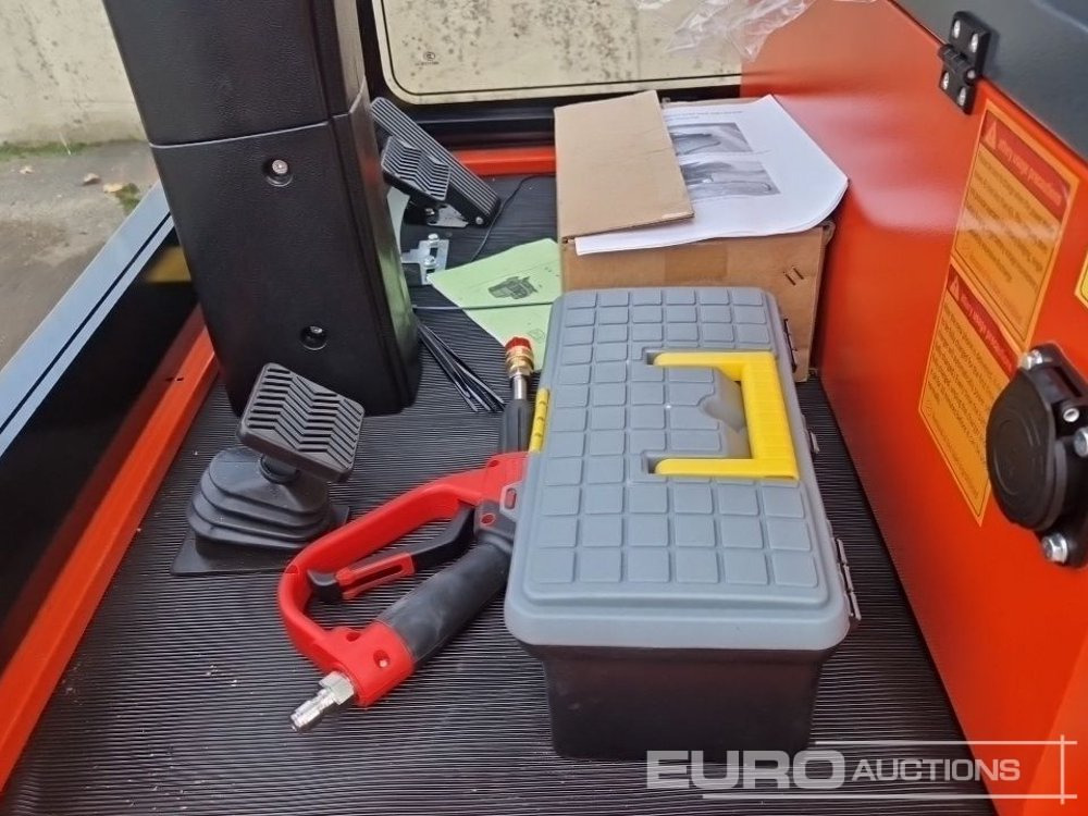 Подметально-уборочная машина Unused 2025 Zvox 2000G: фото 21