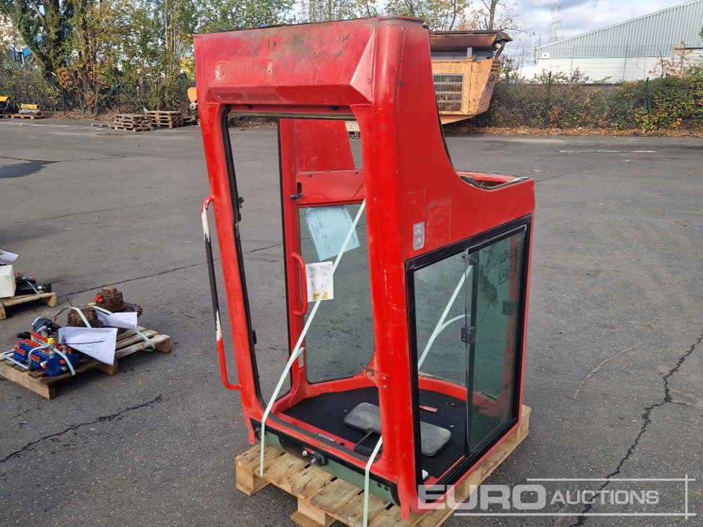 Cabin to suit Yanmar VIO20-4 - Запчасти для Экскаваторов: фото 2 Cabin to suit Yanmar VIO20-4 - Запчасти для Экскаваторов: фото 2