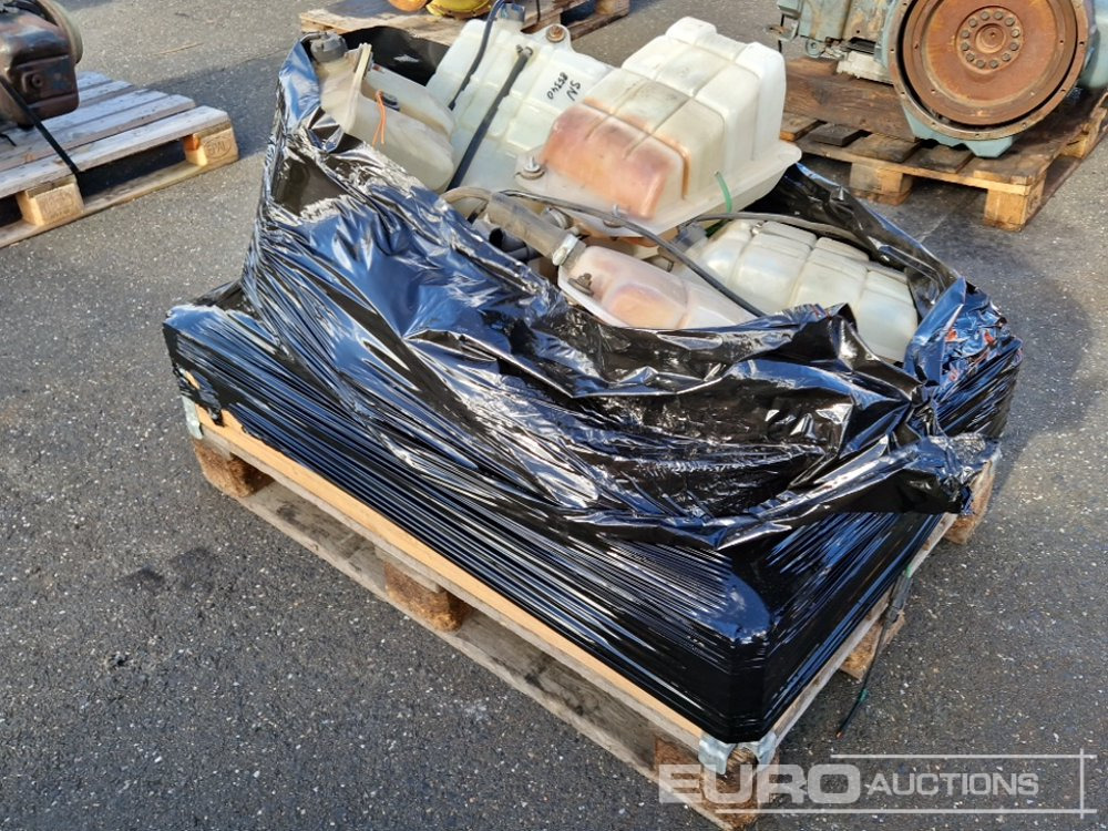 Window Washer Water Tanks to suit Iveco - Запчасти: фото 2 Window Washer Water Tanks to suit Iveco - Запчасти: фото 2