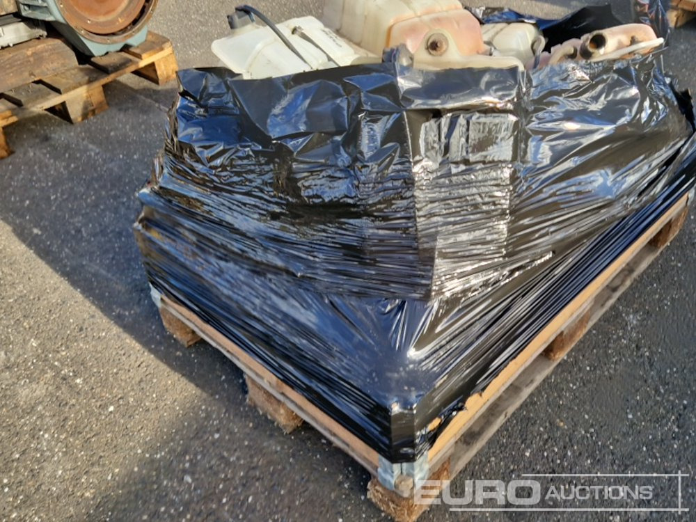Window Washer Water Tanks to suit Iveco - Запчасти: фото 5 Window Washer Water Tanks to suit Iveco - Запчасти: фото 5