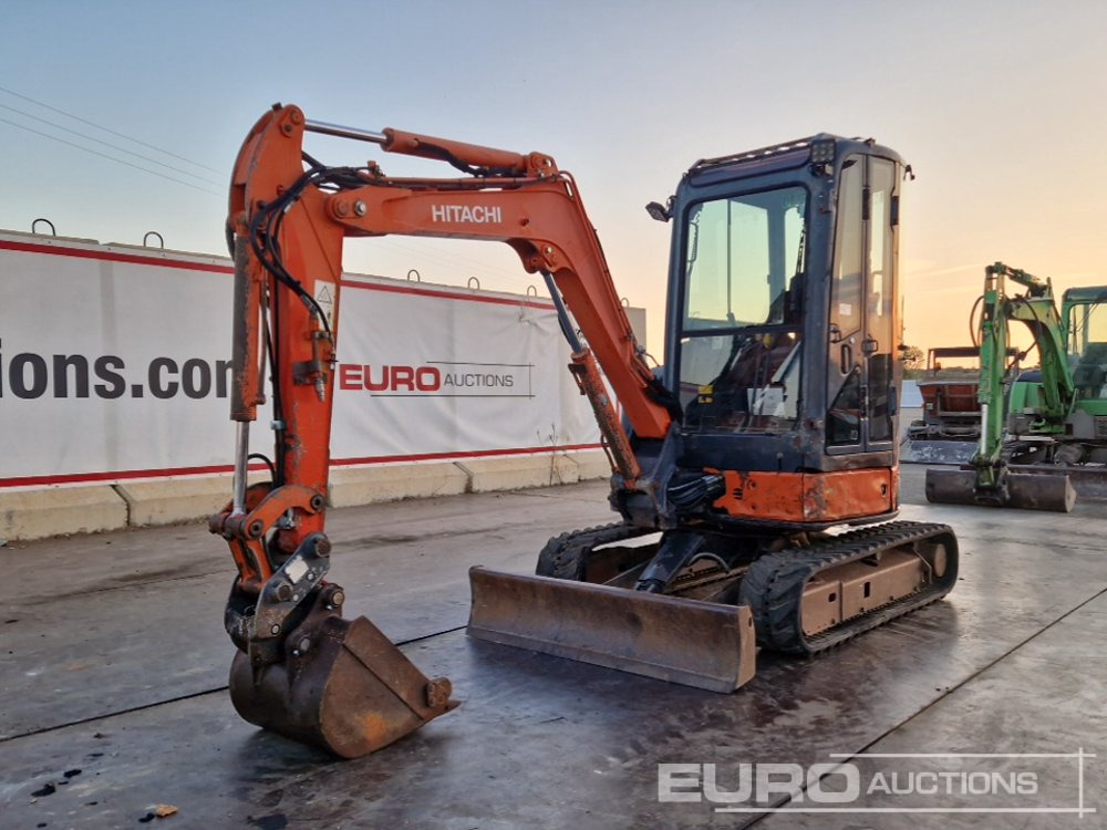 Hitachi ZX30U-2 - Мини-экскаватор: фото 1 Hitachi ZX30U-2 - Мини-экскаватор: фото 1