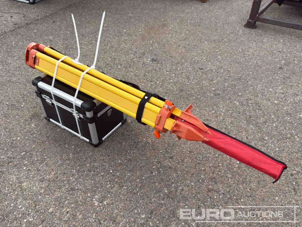 Unused 2025 SKLP Self-Leveling Rotary Laser Level With Batteries, Reciever, Tripod, Grade Rod - Оборудование для гаражей/ Мастерских: фото 3 Unused 2025 SKLP Self-Leveling Rotary Laser Level With Batteries, Reciever, Tripod, Grade Rod - Оборудование для гаражей/ Мастерских: фото 3