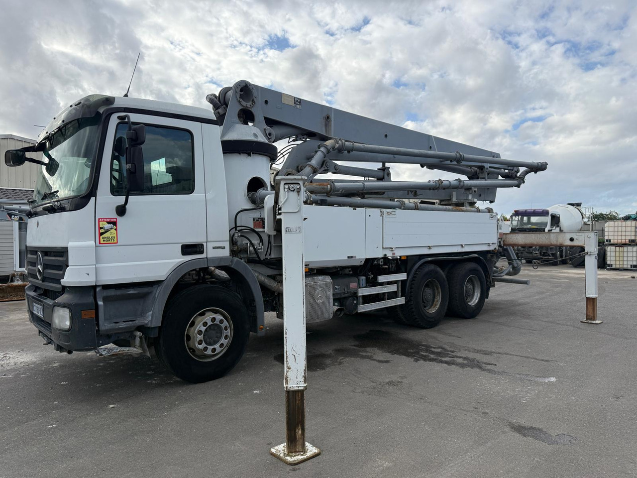 Pompe à béton Schwing 34m avec cabine Mercedes Benz Actros CT-062-WL Année 2008 - Автобетононасос: фото 4 Pompe à béton Schwing 34m avec cabine Mercedes Benz Actros CT-062-WL Année 2008 - Автобетононасос: фото 4