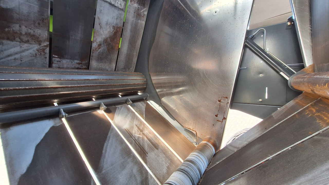 Claas Variant 485 RC - Техника для сенозаготовки: фото 2 Claas Variant 485 RC - Техника для сенозаготовки: фото 2