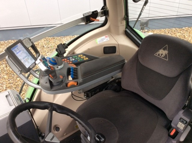 Fendt 824 Vario S4 Profi - Трактор: фото 3 Fendt 824 Vario S4 Profi - Трактор: фото 3