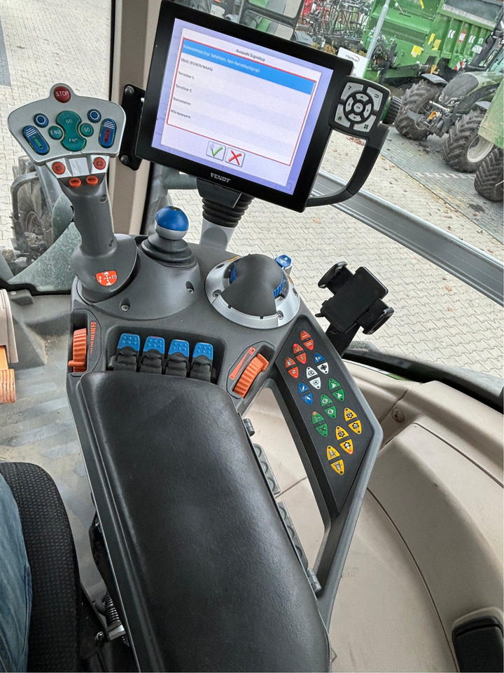 Fendt 828 Vario S4 Profi Plus - Трактор: фото 4 Fendt 828 Vario S4 Profi Plus - Трактор: фото 4