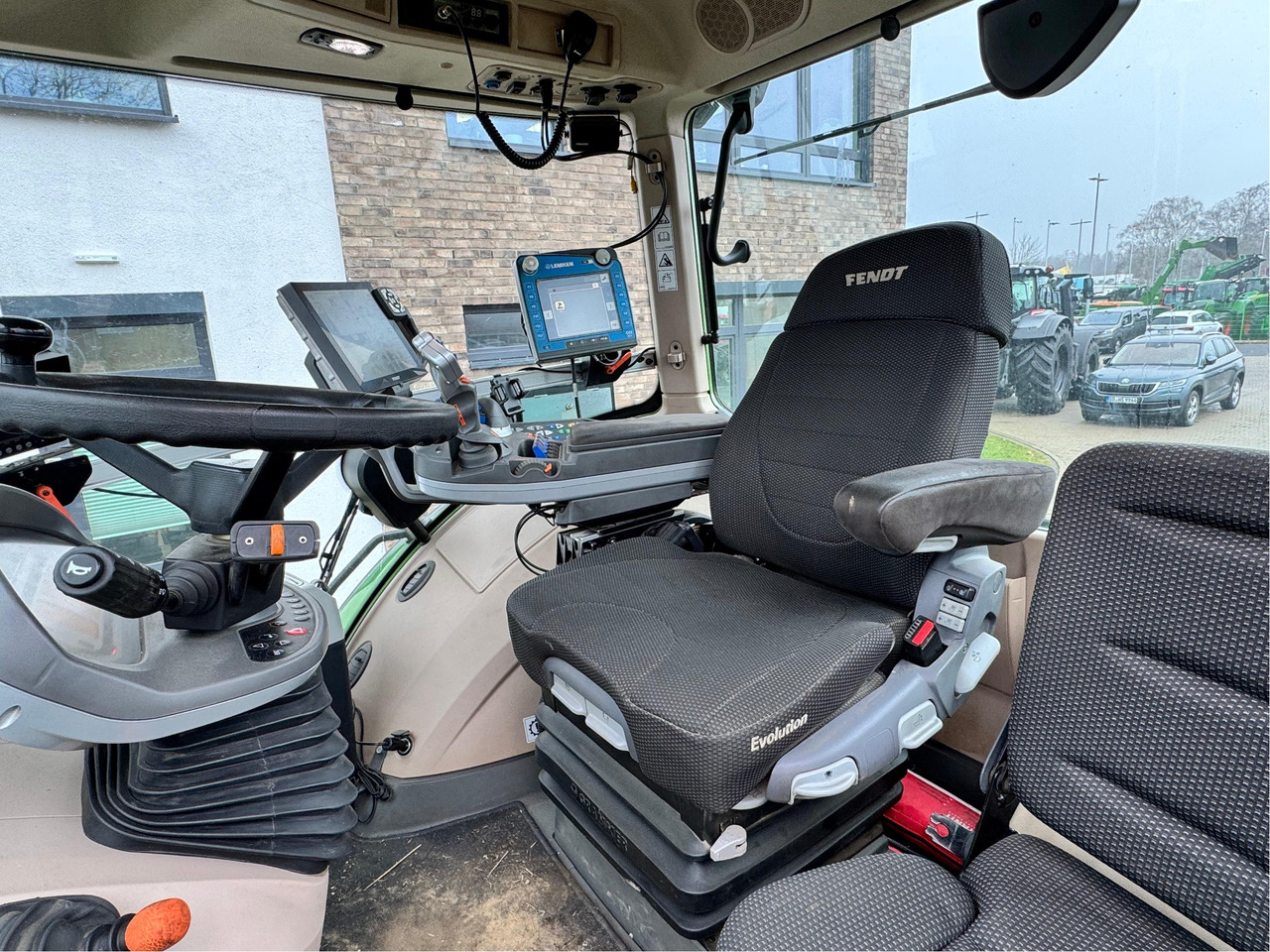 Fendt 933 Vario Gen6 Profi Plus - Трактор: фото 3 Fendt 933 Vario Gen6 Profi Plus - Трактор: фото 3