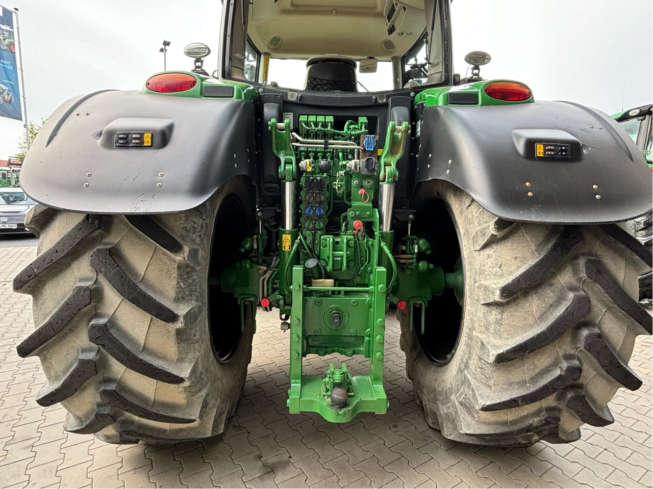 John Deere 6215 R - Трактор: фото 3 John Deere 6215 R - Трактор: фото 3