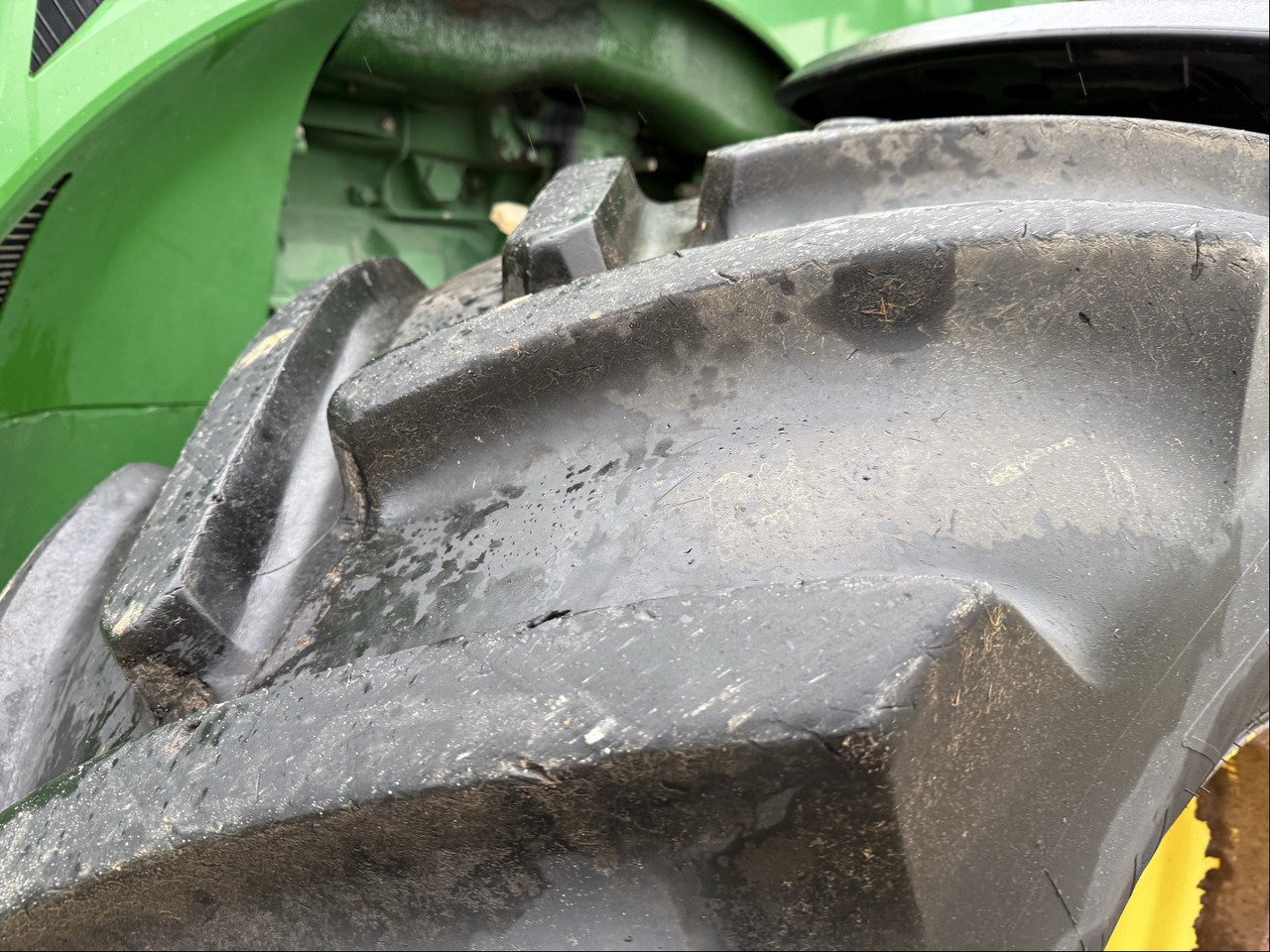 John Deere 8320 R E23 - Трактор: фото 4 John Deere 8320 R E23 - Трактор: фото 4