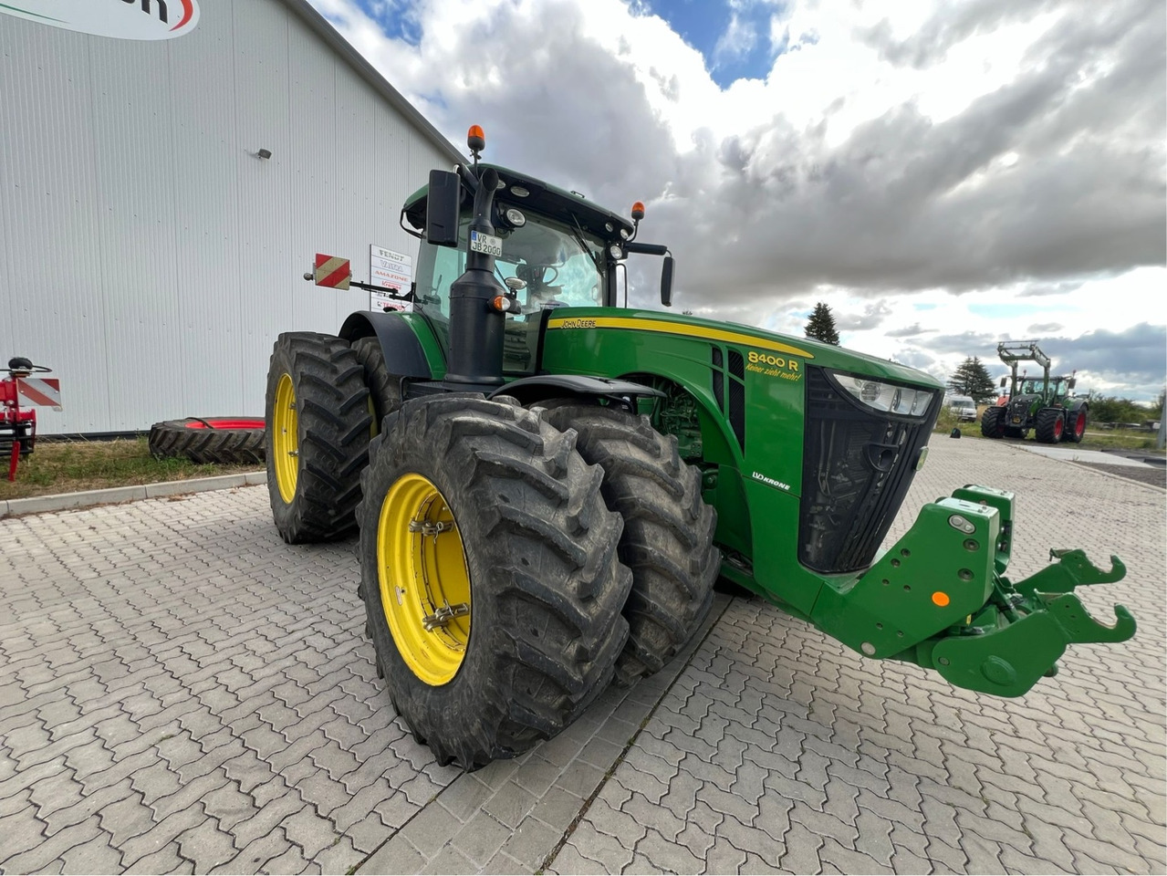 John Deere 8400 R - Трактор: фото 1 John Deere 8400 R - Трактор: фото 1