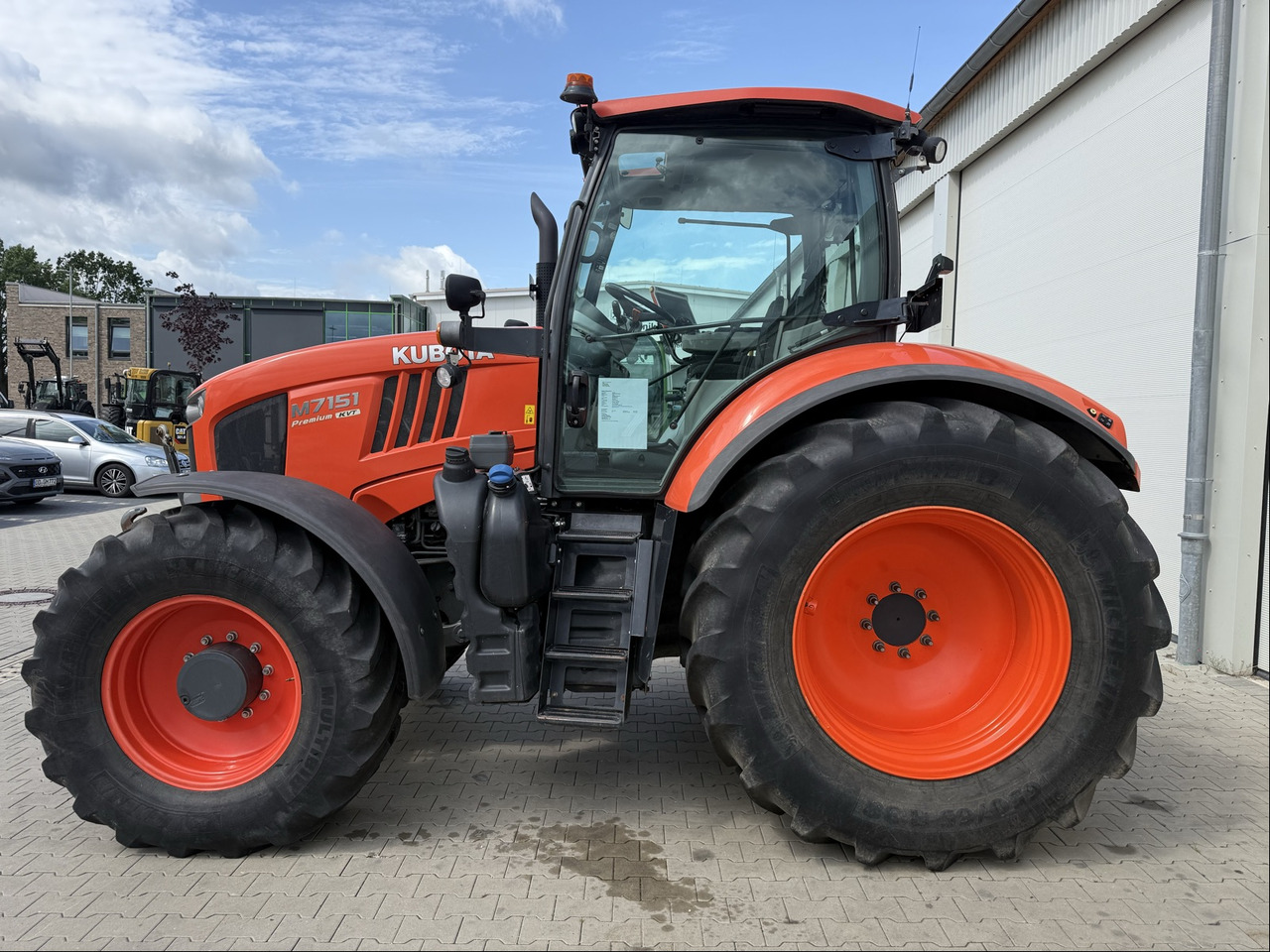 Kubota M 7151 KVT - Трактор: фото 5 Kubota M 7151 KVT - Трактор: фото 5